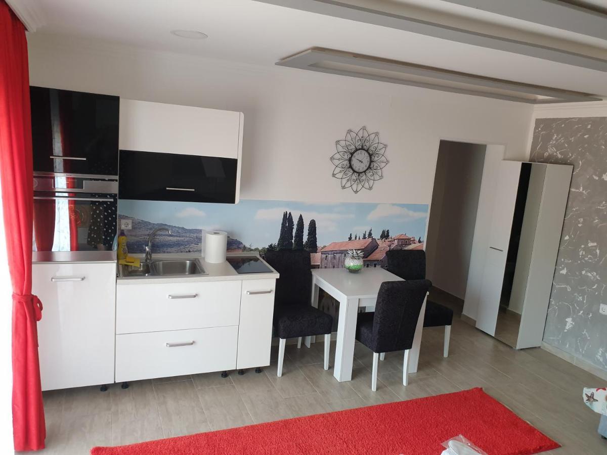 Mango Apartments Требинє Екстер'єр фото